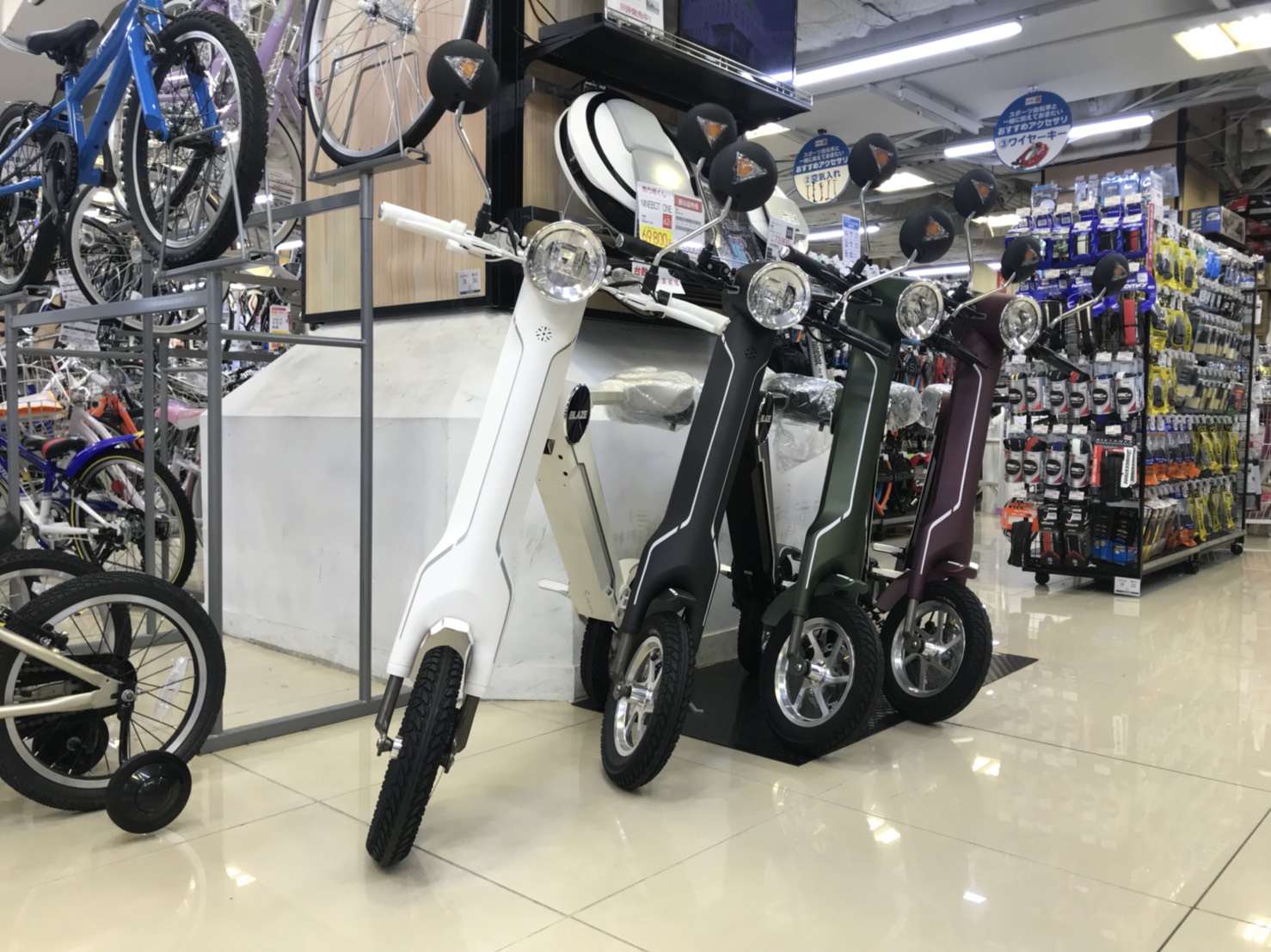 ビックロ ビックカメラ新宿東口店 ブレイズスマートEV販売開始