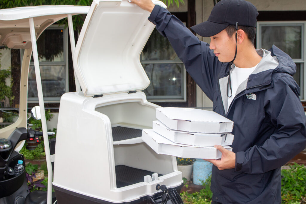 ブレイズ EVデリバリー　ルーフ付き電動三輪スクーター