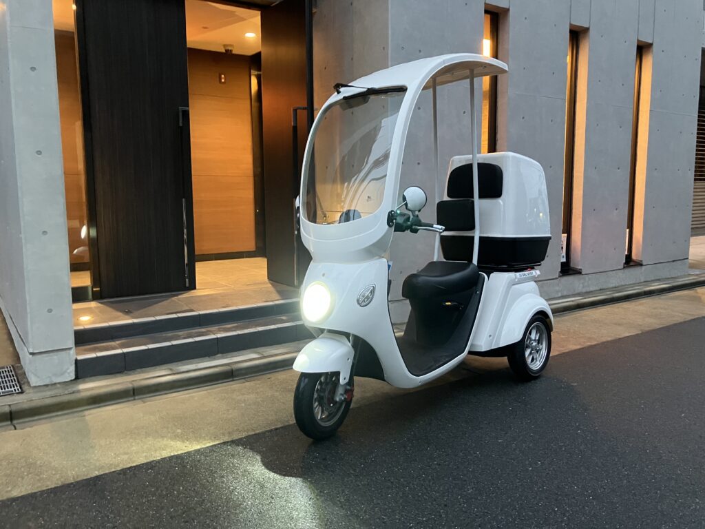 ブレイズ EVデリバリー ルーフ付き電動三輪スクーター