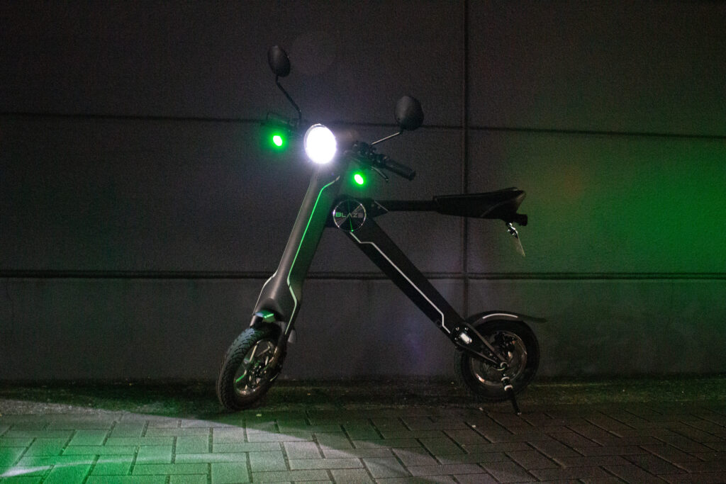 ブレイズ スマートEV 特定原付モデル　　歩道　最高速度表示灯　特定小型原付　特例特定小型原付　LED