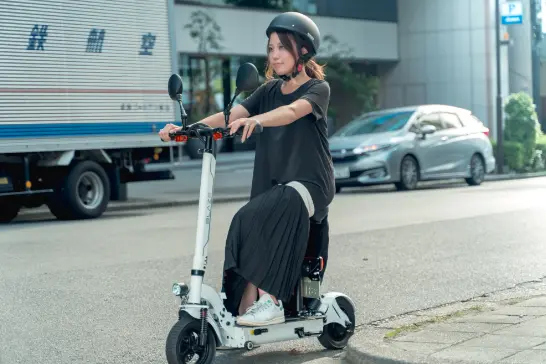 100%新品安いBLAZE EV SCOOTER 電動キックボード　電気スクーター 電動バイク